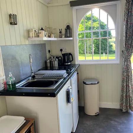 Provender Beautiful Views And Intimate Comfort Guestling Exterior photo